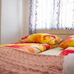 Gradina Stan Na Dan アパート